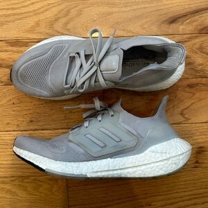 Adidas Women’s UltraBoost 22, Dark Grey, Size 8